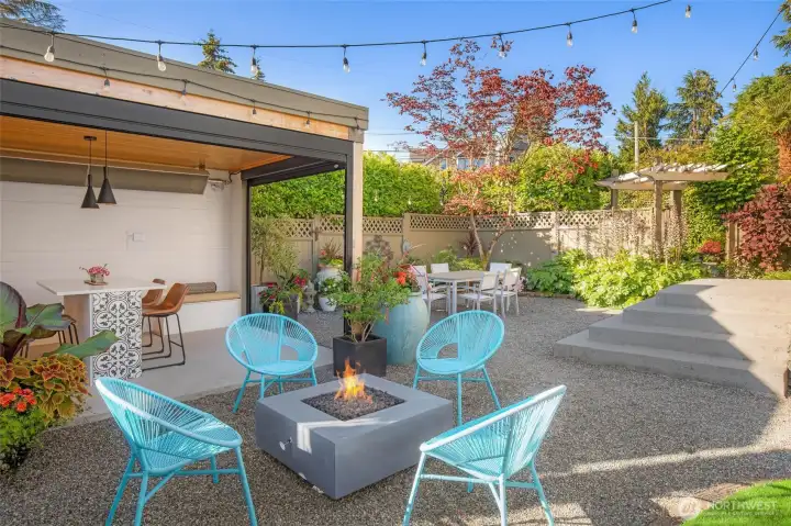 Multiple outdoor entertaining areas!