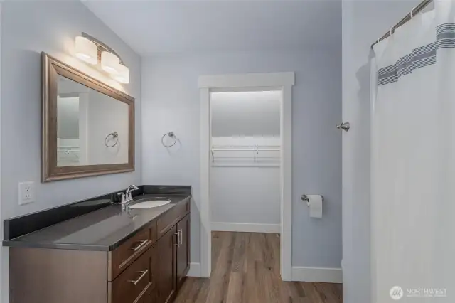 En suite to main bedroom #2