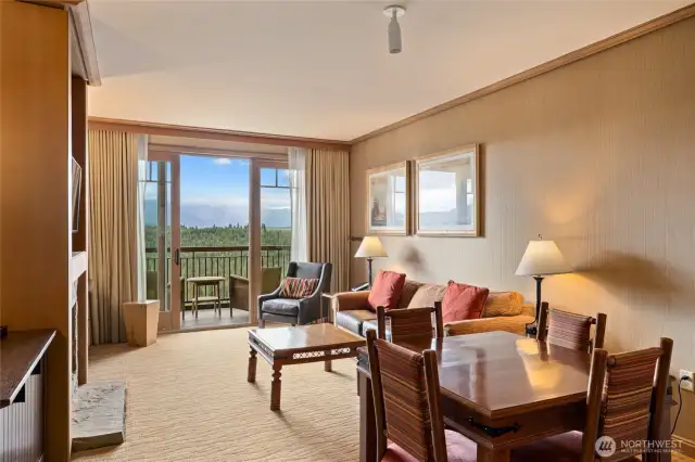 living/dining area