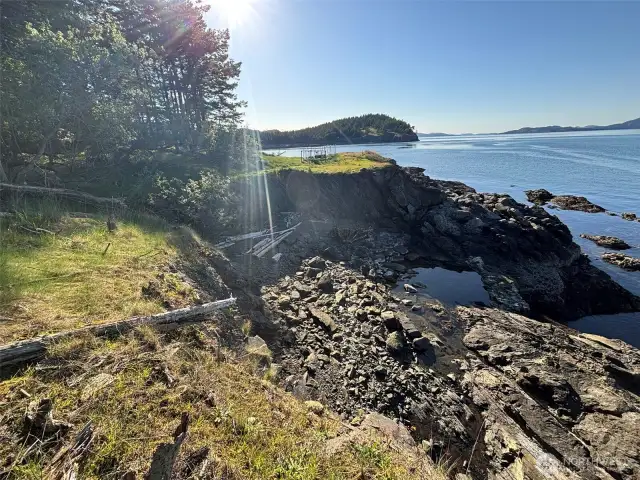 Medium bank water access
