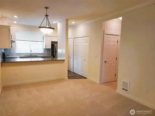 Kitchen & Dinning area