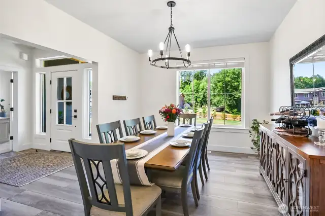 Dining room, enjoy family gatherings here
