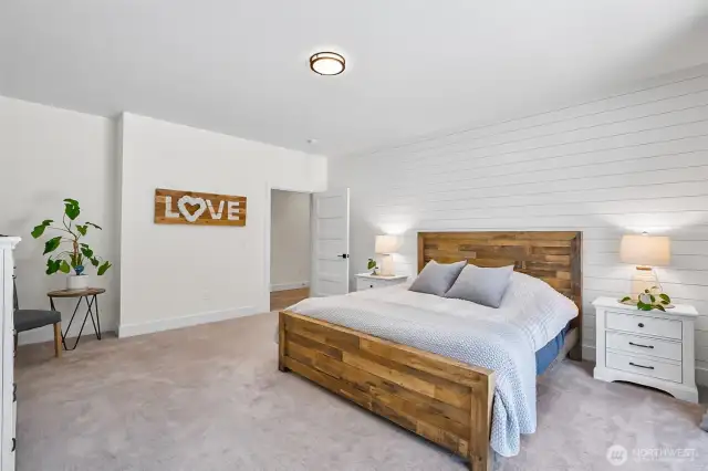 The size of this room is fantastic, clean and crisp with layers