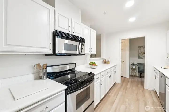 Great counter and cabinet space