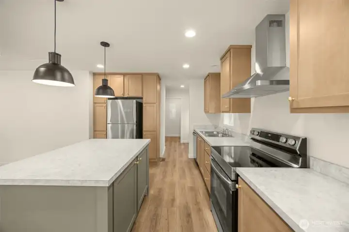 Beautiful kitchen with brand-new appliances