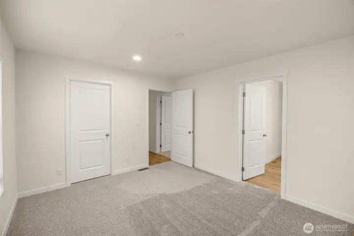 Primary suite without virtual staging