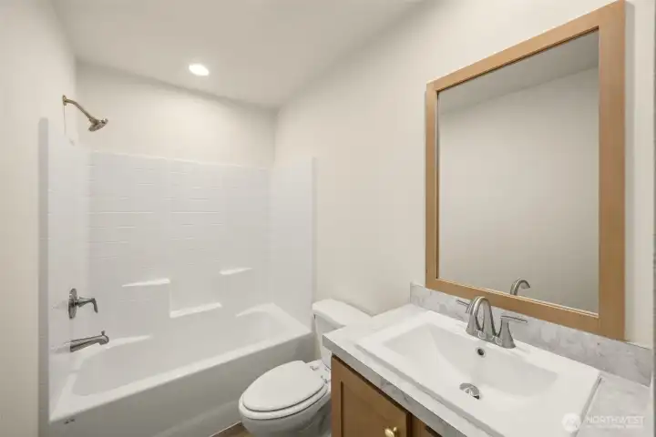 Hall bathroom conveniently located between the 2 secondary bedrooms