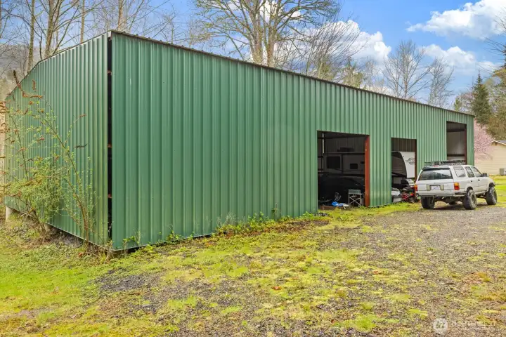 Large shop on second parcel