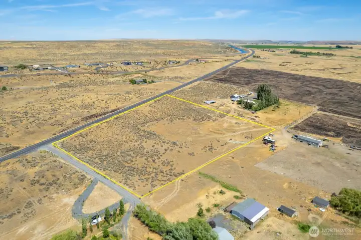 Property Lines are Approximate. Property Lines are Approximate.