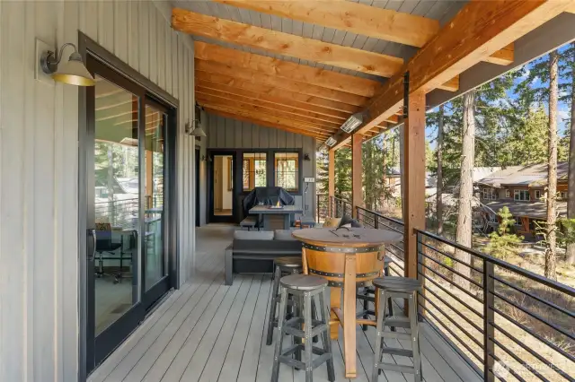 Outdoor deck off primary bedroom