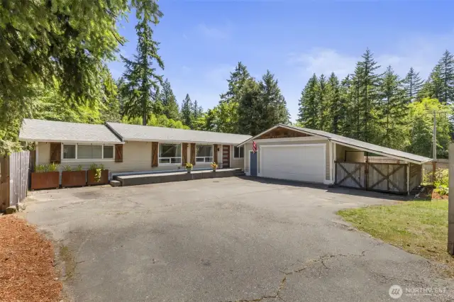 Welcome to your lake front retreat!