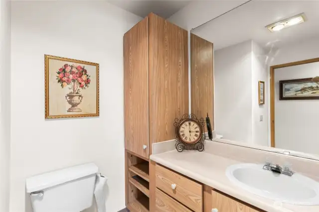 Main bathroom with lots of cabinets