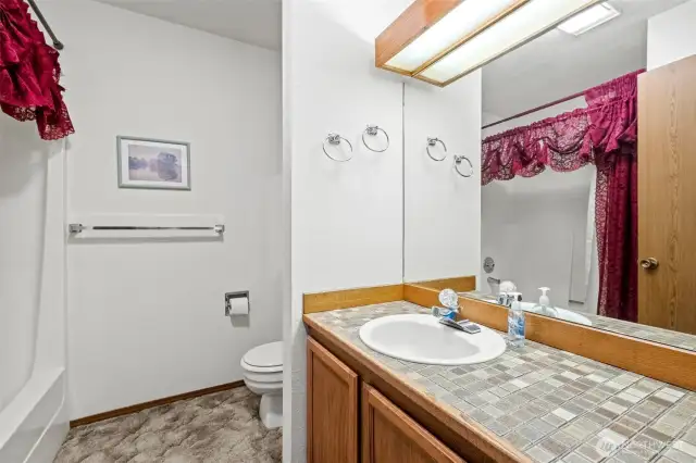En suite primary bath