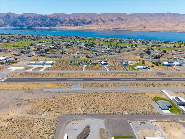Aerial view of lot facing Columbia River.