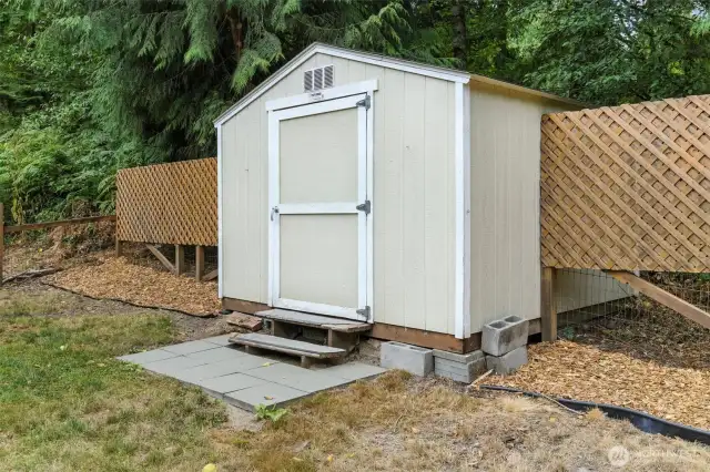 Note the shed extends beyond the fence.