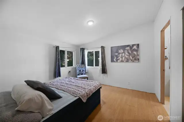 Primary with en-suite