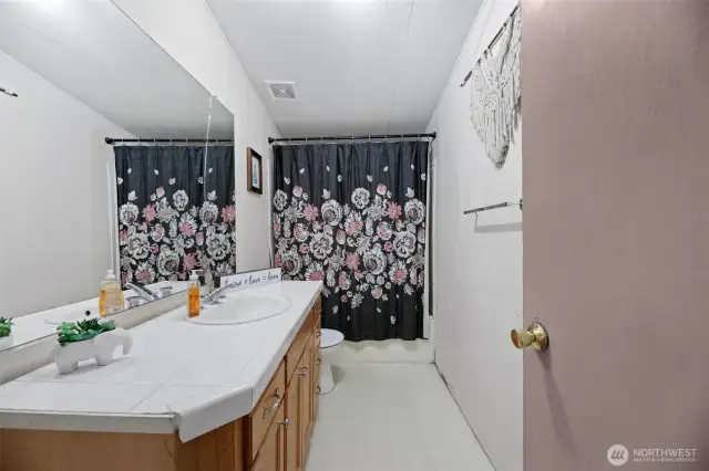 Primary with en-suite