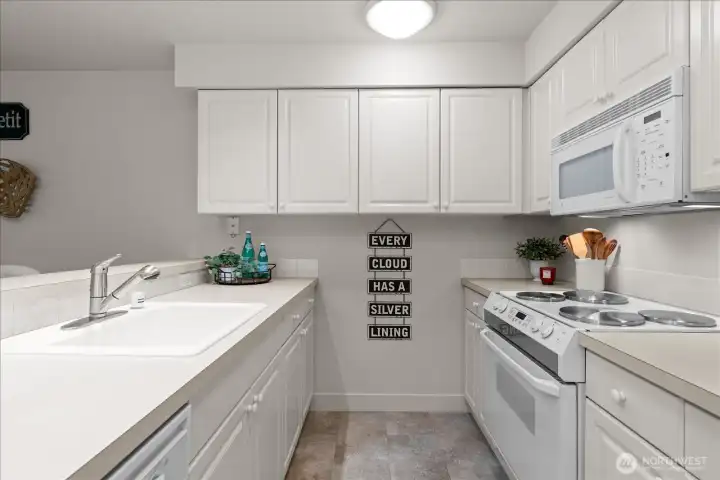 Spacious kitchen for the unit size