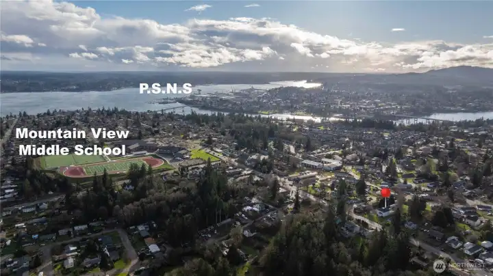 Convenient location near shopping, PSNS, Kitsap Naval Base and Bremerton Ferry.