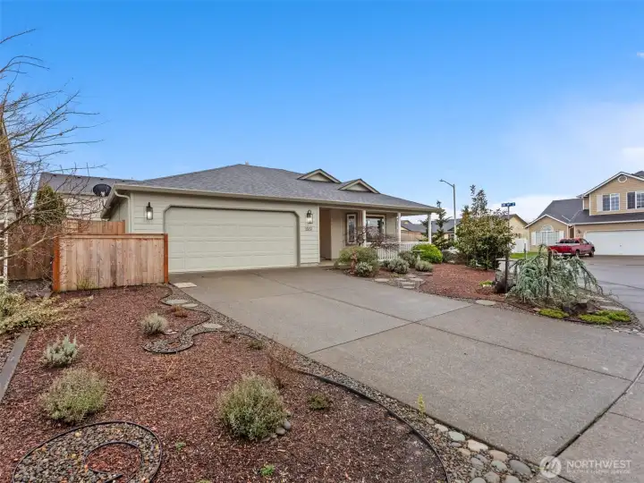 Side view/ Driveway.