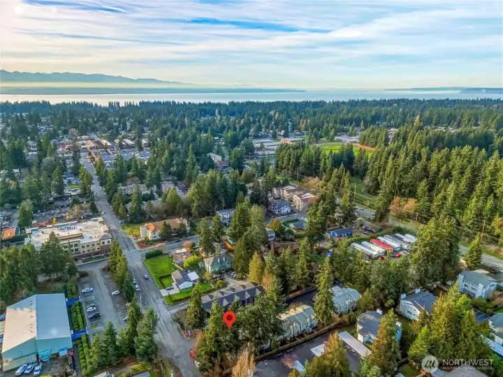 Just minutes to downtown Edmonds, waterfront views, shops, and dining.