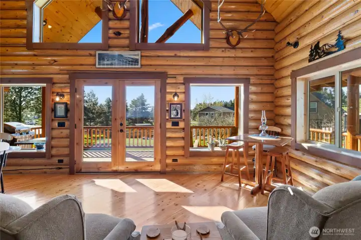 Who wouldn't want to sit in the living room and enjoy the fine craftsmen ship. Each log has its own personality to offer to this cozy, sunny room.