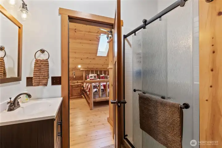 Another view of the primary bedroom bathroom.