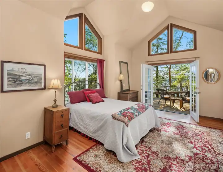 Bonus room on main level, opens to deck's south side