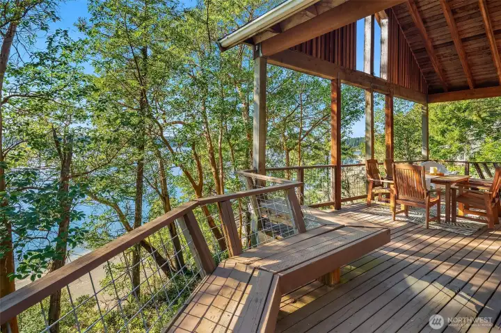 Wrap-around bench seating beckons for al fresco entertaining.