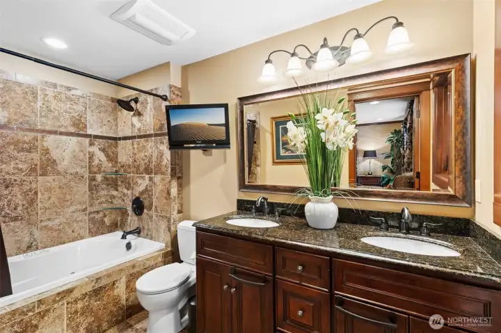Junior Primary En-suite Full Bathroom