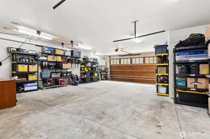 Two of Two 2++ Car Garage with a Hot Dog (fan) and a powder room + a fish cleaning station!