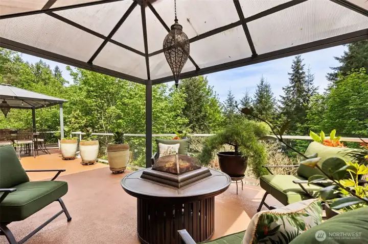 Spacious Front Deck