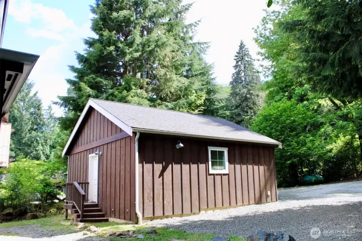 Detached 2 car garage.