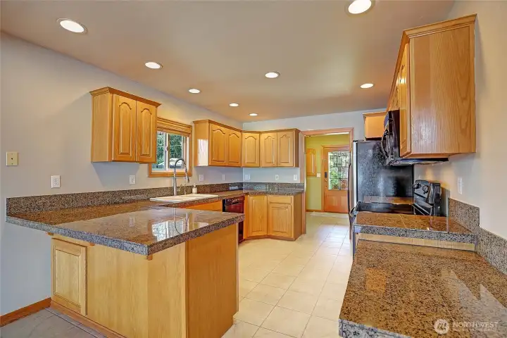 Great Open Kitchen~