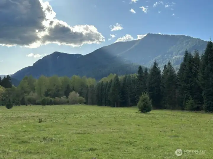 Enjoy the beauty of the hills around this prooperty