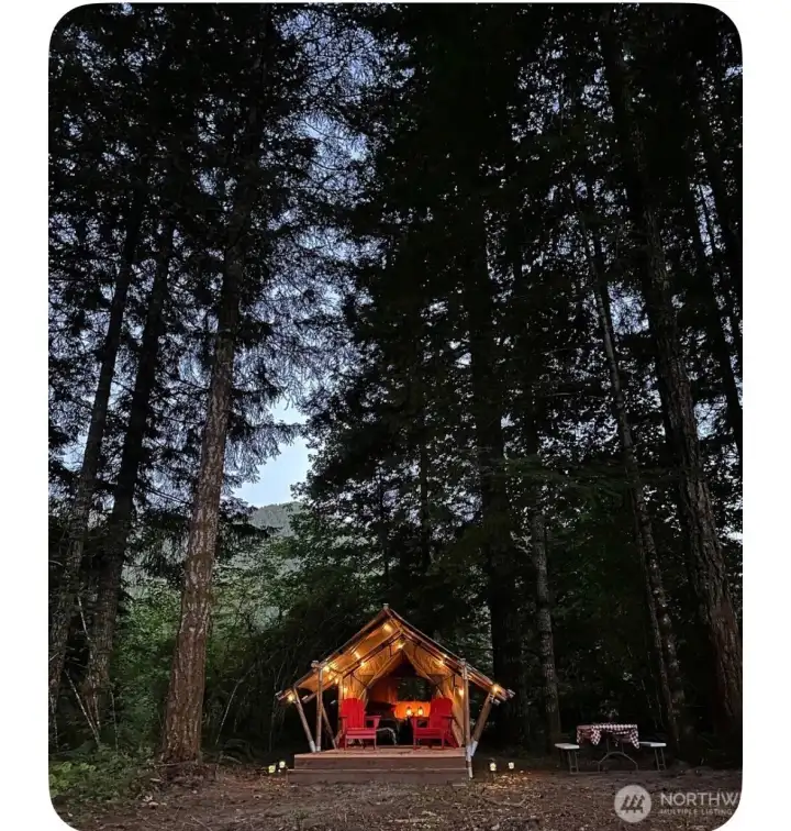 A quiet evening of glamping