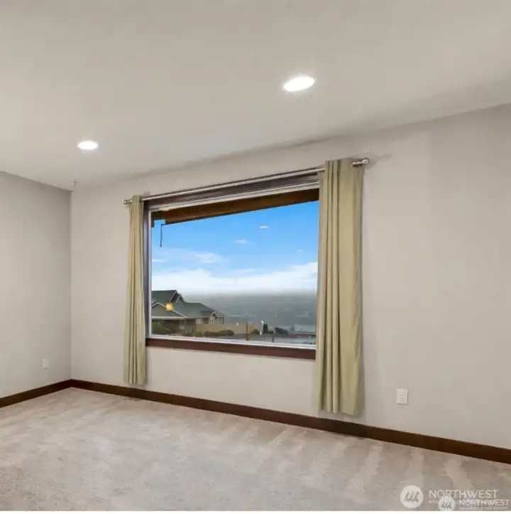 Extra Room w/View