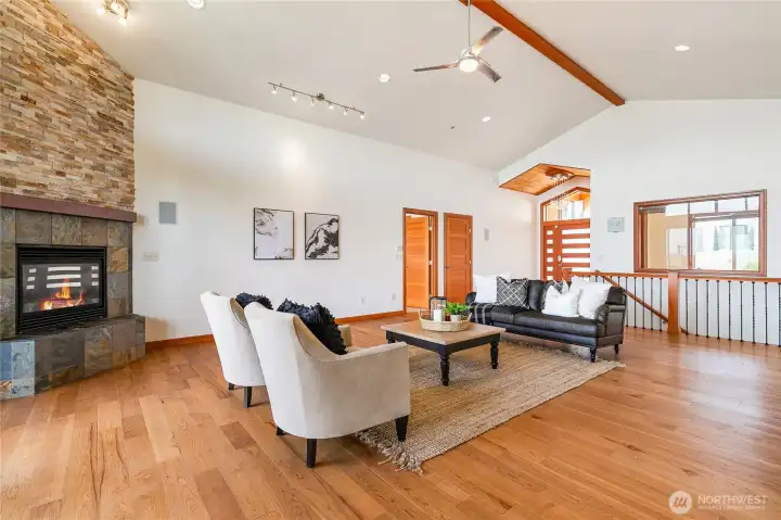 Main level oversized living room with vaulted ceilings Main level oversized living room with vaulted ceilings