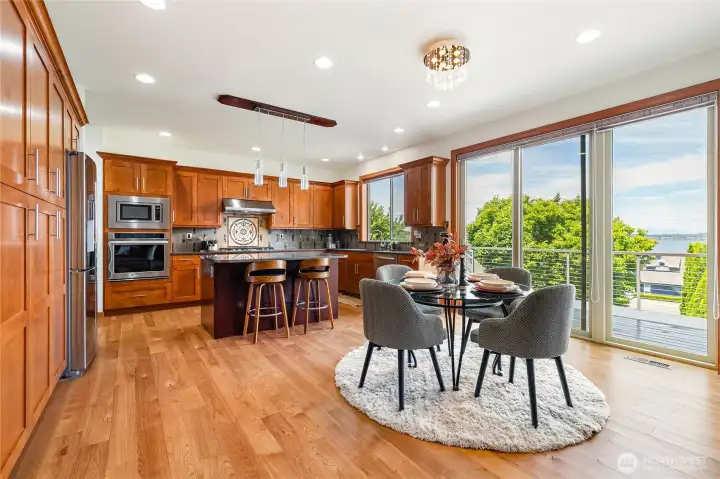 Views come with this kitchen and eating area! Views come with this kitchen and eating area!