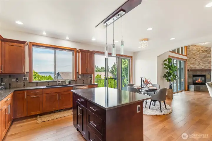 Gorgeous kitchen, sweeping views with eating area Gorgeous kitchen, sweeping views with eating area