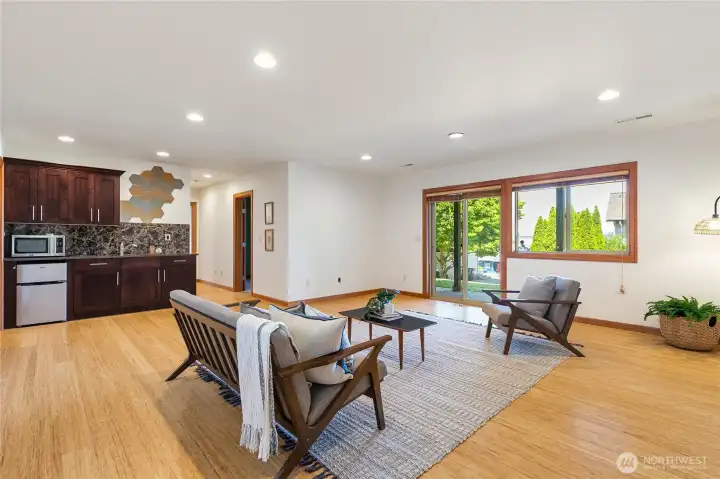 Downstairs huge family room with beautiful bar area Downstairs huge family room with beautiful bar area
