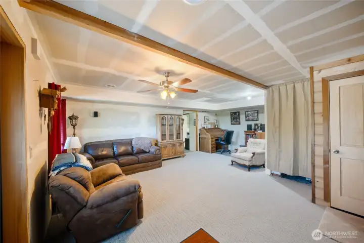 Basement with potential for multigenerational living or separate living quarters Basement with potential for multigenerational living or separate living quarters