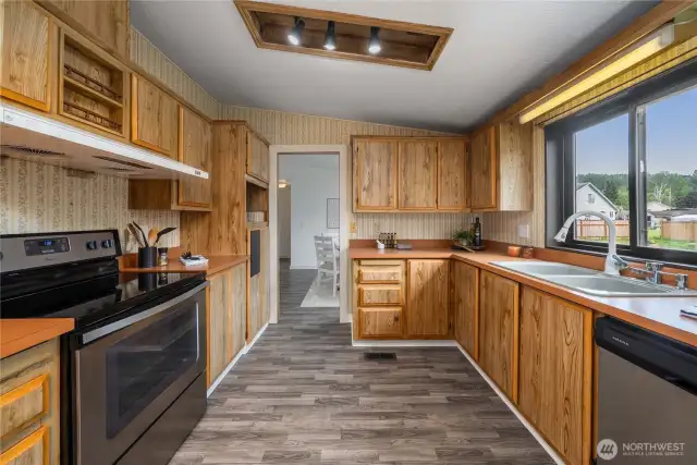 Kitchen, all appliances stay.