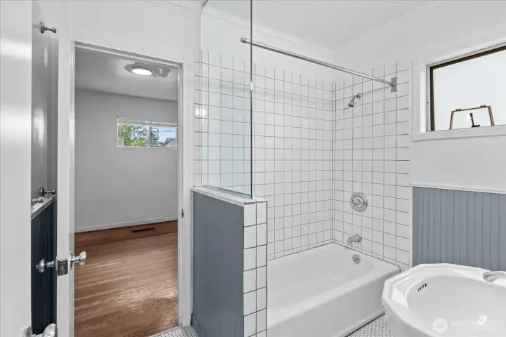 Full Bathroom upstairs.