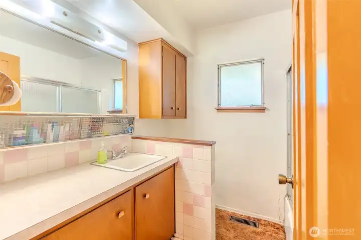 When a home has stayed much the same over the years, it often means the original systems and layout haven’t been tinkered with. That’s the case here — nothing has been changed, which also means nothing has been monkeyed with. It’s a solid starting point!