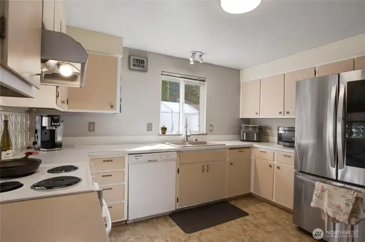 I can imagine all the memories that have been made in this kitchen. Make this your with your new memories.