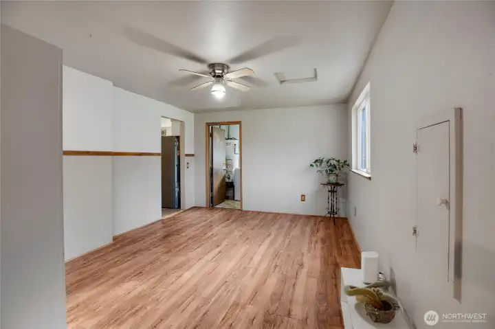 Large bonus room right off the utility room and kitchen