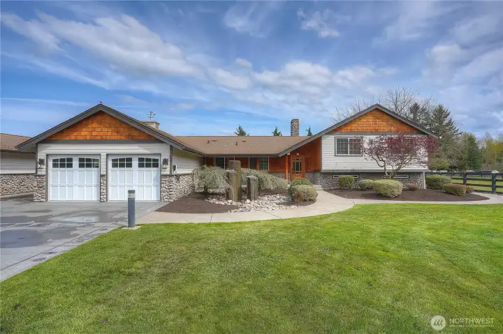 Smartly dressed and stunning this lovely home welcomes you as you arrive,  featuring a splendid water feature with gorgeous grounds!