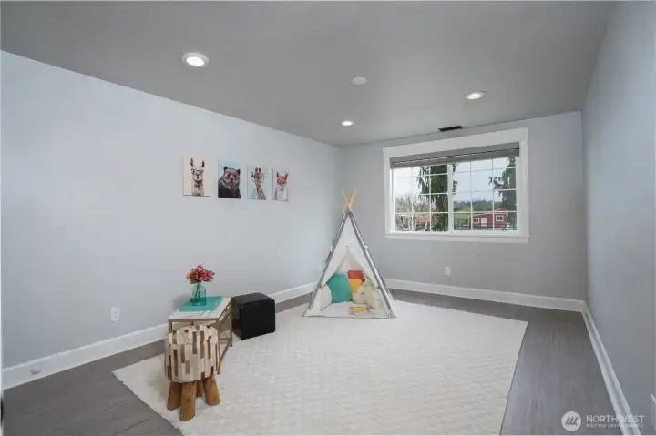 Perfect flex space, den or bonus room with walk-in closet with views of the back grounds