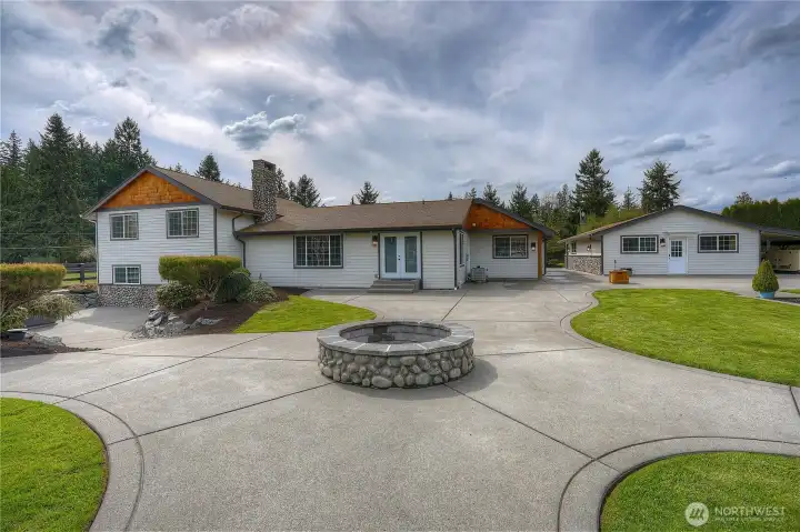 Imagine all the wonderful gatherings you could host in this first class backyard with BBQ season just around the corner....what are you waiting for?!